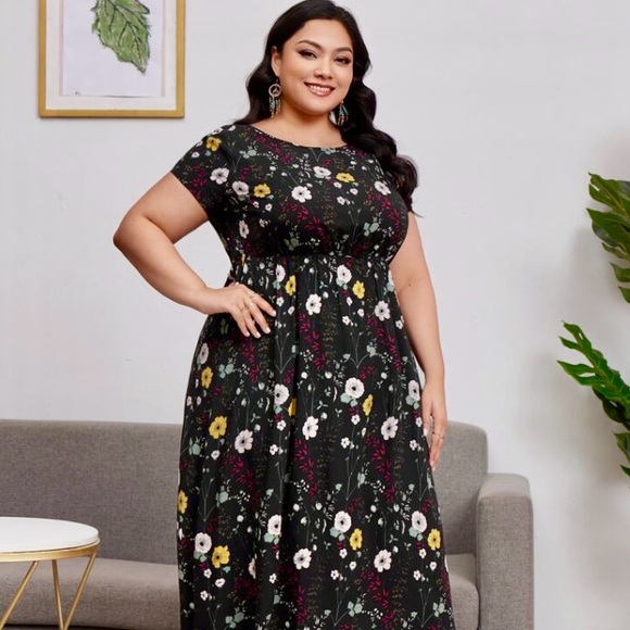 Emery Rose Dresses & Skirts - Emery Rose Floral Black Dress